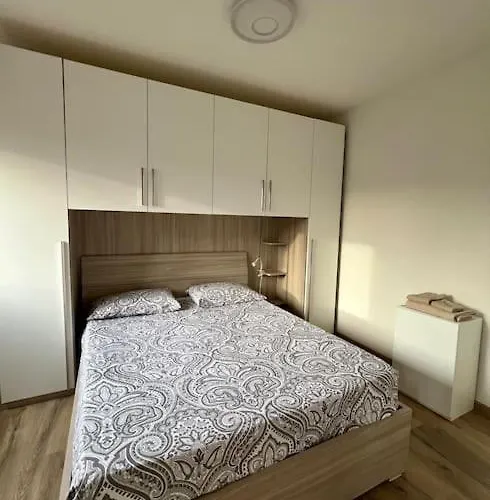 Ferrari Track شقة