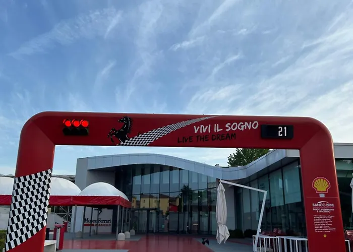 شقة Ferrari Track